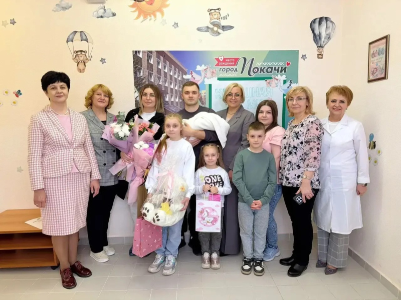 В Покачевской больнице прошла трогательная выписка многодетной семьи