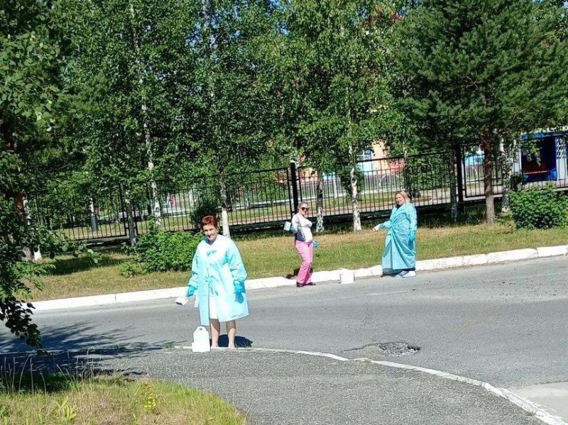 Коллектив лангепасской городской больницы вышел на субботник