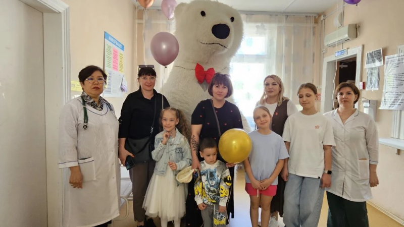 В Игримской районной больнице прошла акция «Детские ладошки — в руках Югры» для детей участников СВО