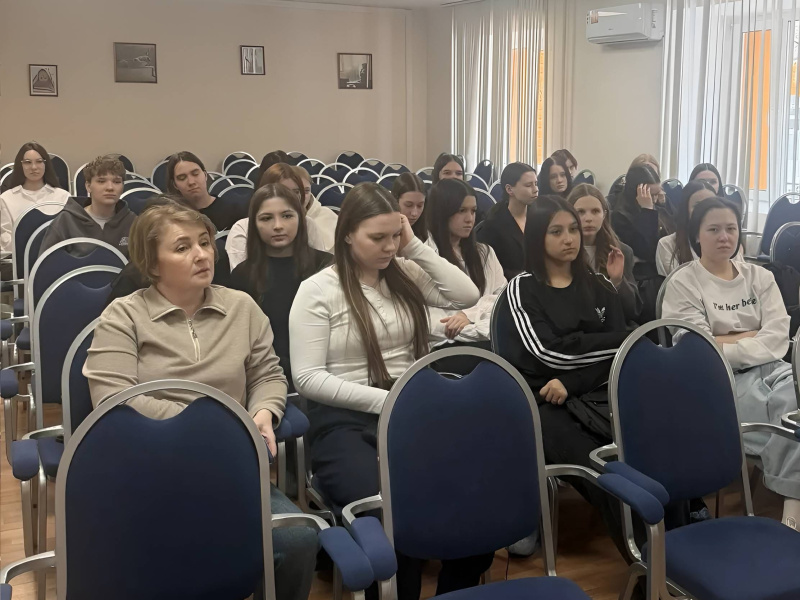 Влюбить в профессию за один день: школьницы Нижневартовска решили стать врачами после экскурсии в женскую консультацию