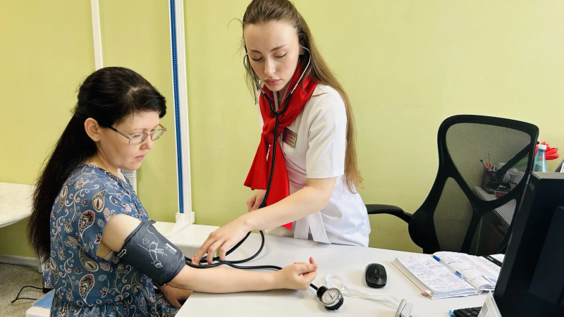 В радужнинской поликлинике прошло масштабное мероприятие «Красное платье. Сердце женщины»