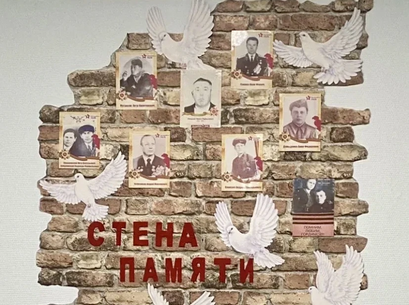 В поликлинике Радужнинской больницы появилась «Стена памяти»