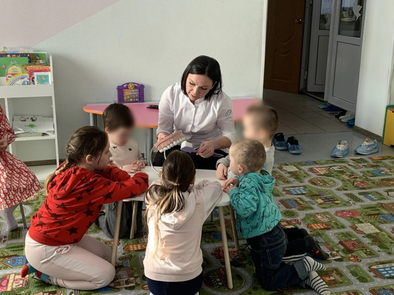 Стоматологи Сургута провели урок здоровья для воспитанников центра «Апрель»