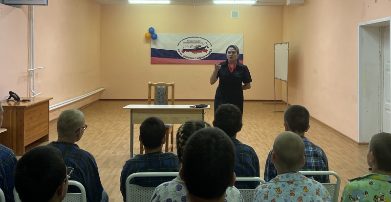 Сотрудник полиции провёл профилактическую беседу с маленькими пациентами общепсихиатрического отделения