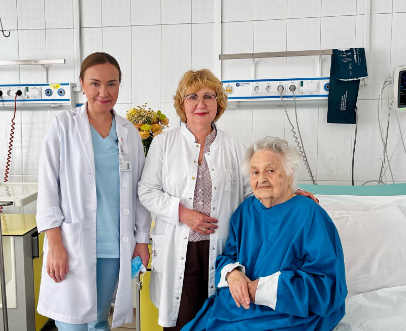 92-летняя пациентка кардиодиспансера встретила день рождения в стационаре и поделилась секретом долголетия