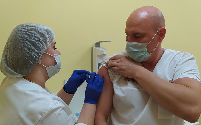 Вакцинация от гриппа успешно проходит среди сотрудников детской поликлиники Нягани Вакцинация от гриппа успешно проходит среди сотрудников детской поликлиники Нягани